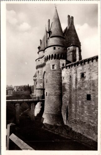 428 Vitré le châtelet entrée du Château et pont-levis