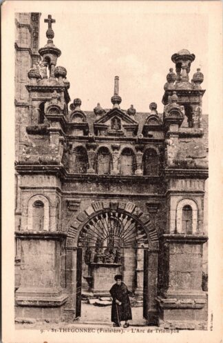 9 Saint-Thégonnec l'arc de triomphe