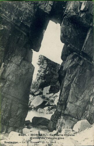 3446 Morgat Cap de la chèvre entrée du temple grec