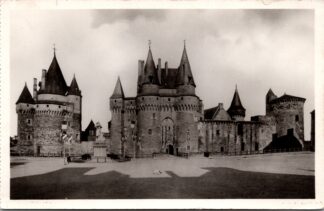 430 Vitré Château des ducs de la trémoille Tour saint-laurent le châtelet Entrée Tour magdeleine