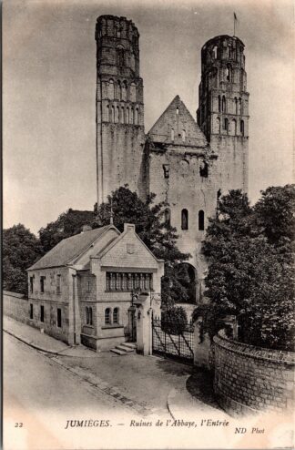 22 Jumièges ruines de l'abbaye l'entrée