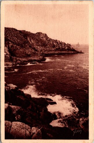 14 Pointe du Raz l'éperon Vu de la Baie des Trépassés