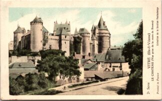 Vitré le Chateau vue prise de la Route de Rennes