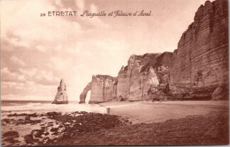 28 Etretat l'aiguille et falaise d'aval