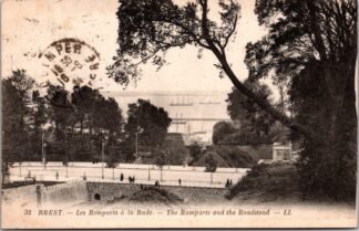 32 Brest Les Remparts à la Rade