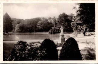 426 Vitré Jardin des plantes Statue de Madame de Sevignée