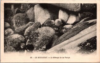 93. - LE HUELGOAT. — Le Ménage de la Vierge.