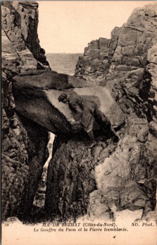 38 Ile-de-Bréhat le gouffre du Paon et la Pierre tremblante