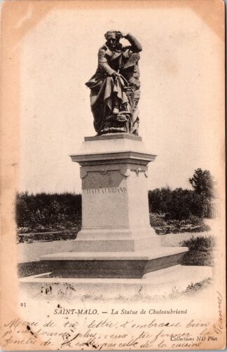 25 Saint-Malo la Statue de Chateaubriand
