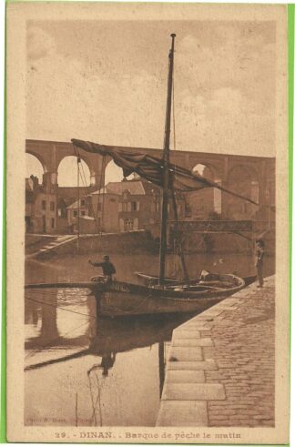 29 Dinan Barque de pêche le matin