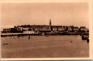 30 Saint-Malo Vue générale prise de Saint-Servan