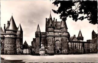 6113 Vitré le château forteresse moyenâgeuse du XIVe siècle