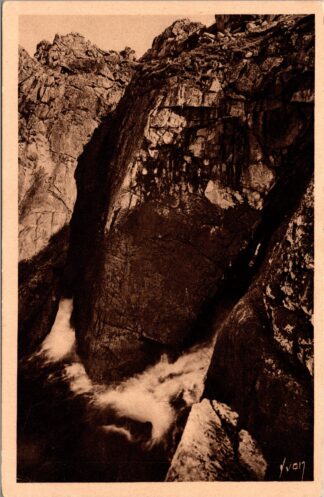 4 Pointe du Raz les Tunnels de l'Enfer de Plogoff