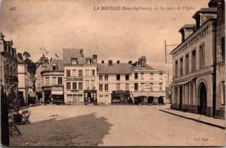 288 La Bouille la place de L'église