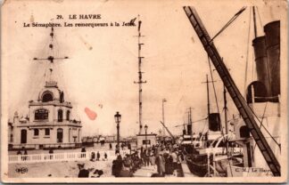 29 Le Havre le sémaphore les remorqueurs à la jetée
