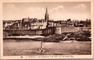 5 Saint-Malo les Remparts et la ville Vus du Grand Bey