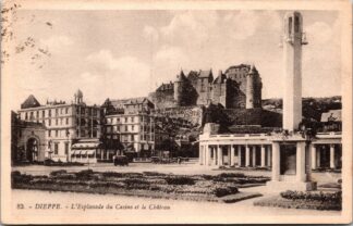 82 Dieppe l'esplanade du Casino et le château