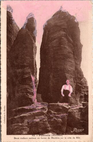52 Pénestin deux rochers curieux en forme de menhirs sur le côte du Bile