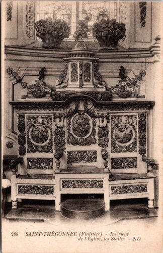 288 Saint-Thégonnec Intérieur de l'eglise les stalles