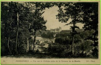 37 Pierrefonds vue sur le château prise de la Terrasse de la Muette