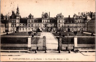 2 Fontainebleau le palais la cour des adieux