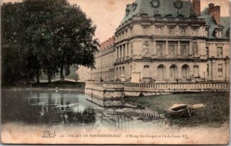49 palais de Fontainebleau l'étang des carpes et l'aile Louis XV